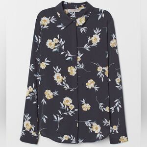 ☔️🩵H&M Gray Floral Buttoned Front Long Sleeve Top Size 4